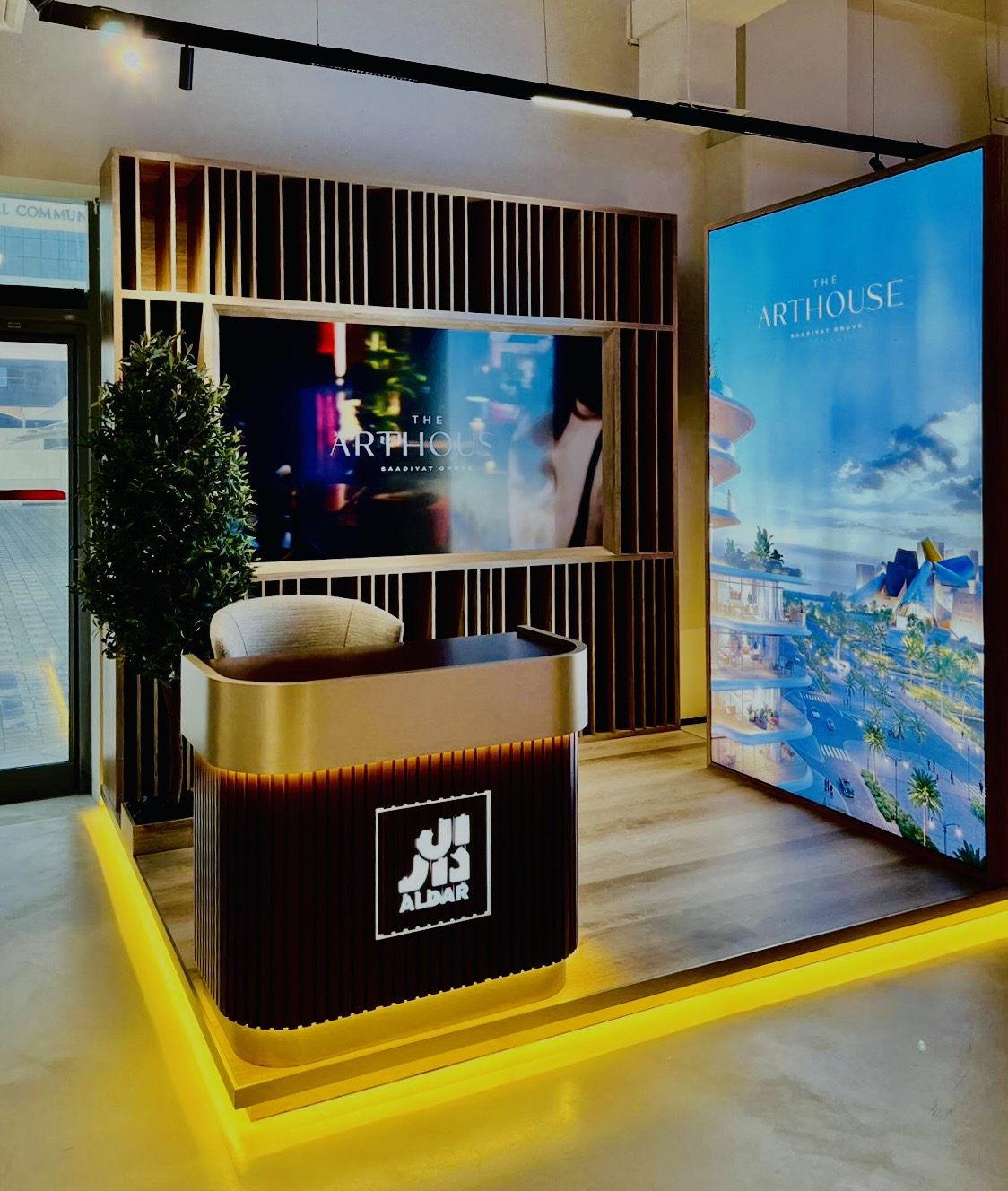 Small Events Capsule angle 01